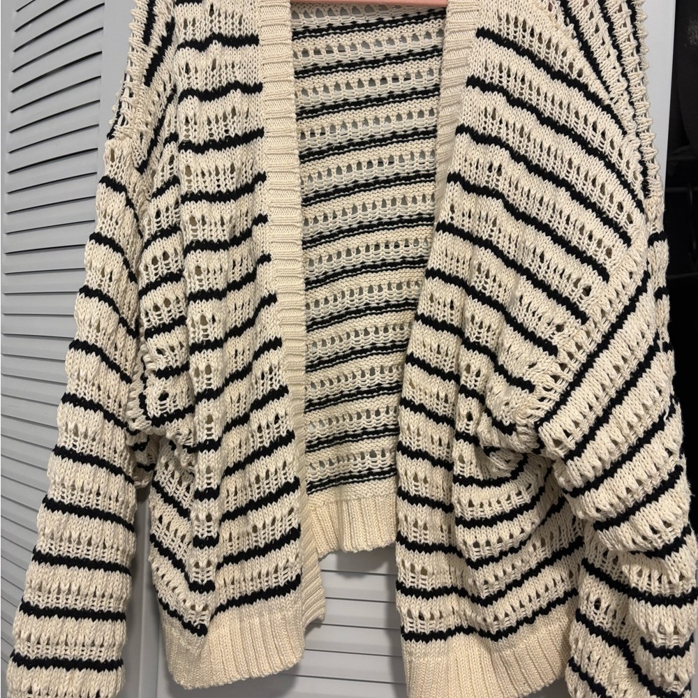 American Eagle Cream and Black Crochet Cardigan XL
